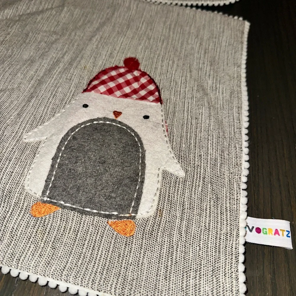 NOVOGRAZTZ FAO SCHWARTZ Holiday Snow Penguin Design Placemats Set of 4